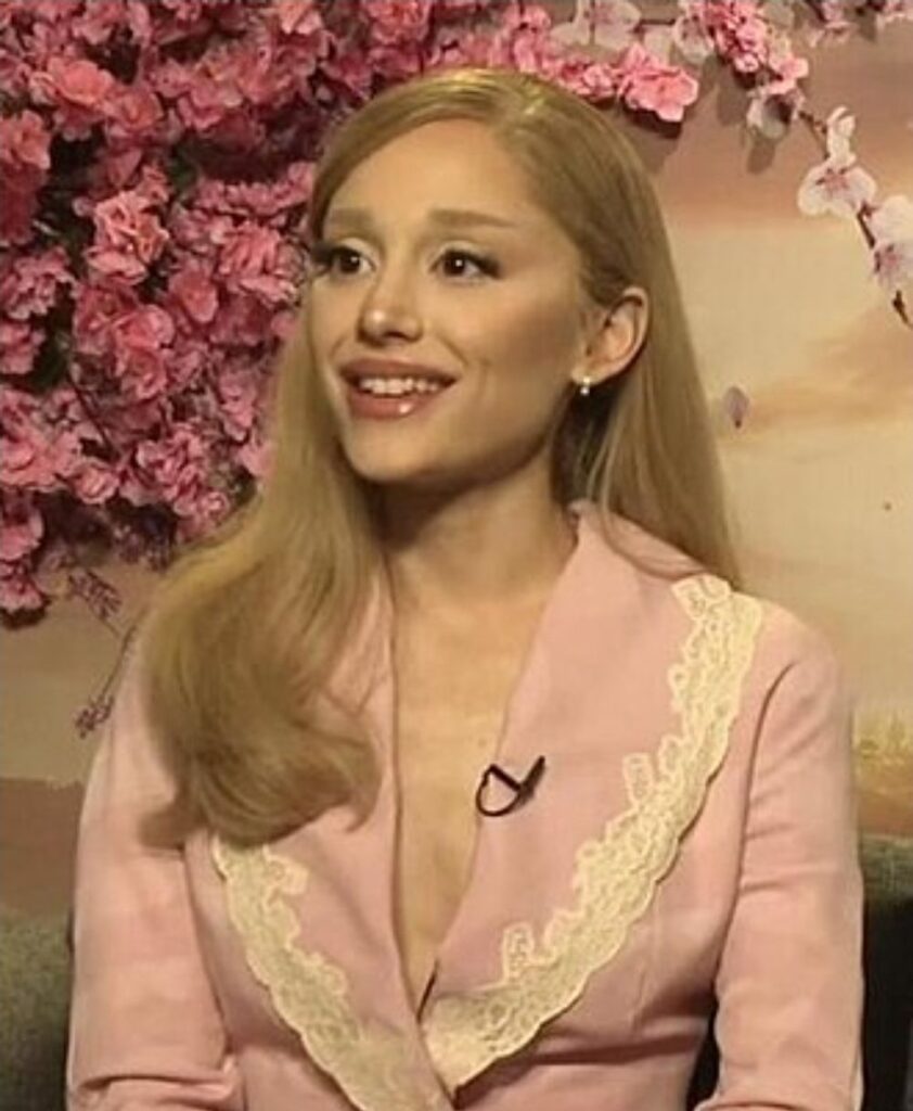 Ariana Grande reage a comentários negativos sobre sua aparência e magreza